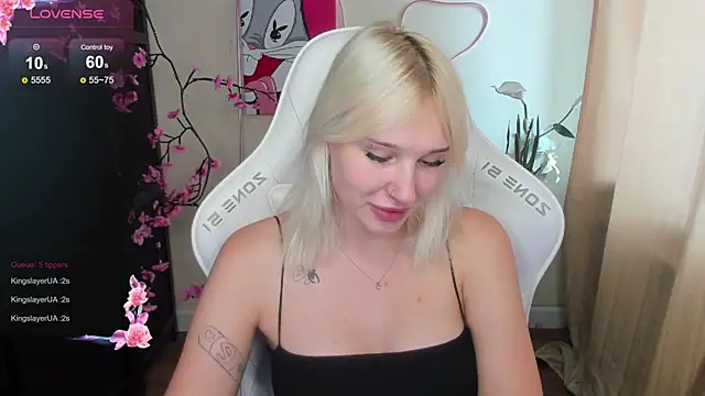 Snapshot of EvelinaLuu chatting on 06.28.26 EvelinaLuu online show from 06.28.26