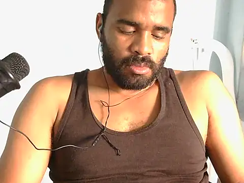 Snapshot of YOX22 chatting on 07.29.26 YOX22 online show from 07.29.26