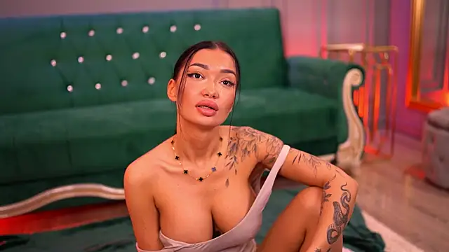 Snapshot of SashaFerrera chatting on 02.20.25 SashaFerrera online show from 02.20.25