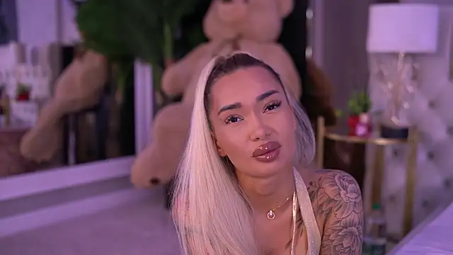 Snapshot of SashaFerrera chatting on 09.11.25 SashaFerrera online show from 09.11.25