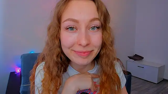 Snapshot of marilinaal chatting on 02.08.25 marilinaal online show from 02.08.25