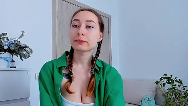 Snapshot of marilinaal chatting on 03.05.25 marilinaal online show from 03.05.25