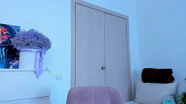 Snapshot of marilinaal chatting on 10.22.25 marilinaal online show from 10.22.25