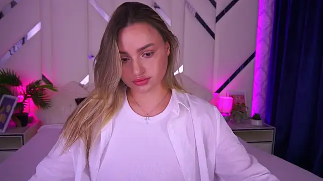 Snapshot of LindsieGreyy chatting on 09.24.25 LindsieGreyy online show from 09.24.25