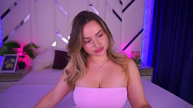 Snapshot of LindsieGreyy chatting on 09.29.25 LindsieGreyy online show from 09.29.25