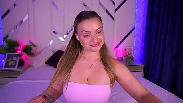 Snapshot of LindsieGreyy chatting on 10.03.25 LindsieGreyy online show from 10.03.25