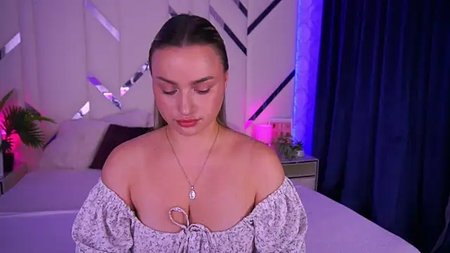 Snapshot of LindsieGreyy chatting on 10.09.25 LindsieGreyy online show from 10.09.25