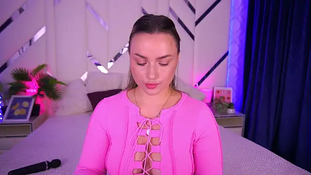 Snapshot of LindsieGreyy chatting on 10.11.25 LindsieGreyy online show from 10.11.25