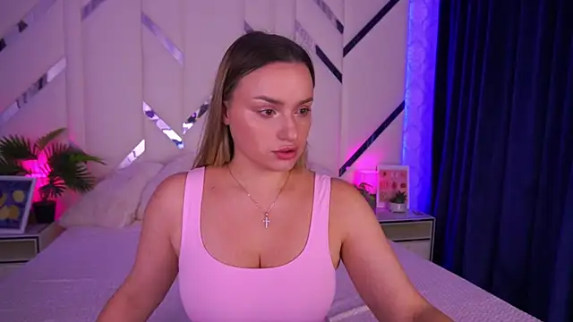 Snapshot of LindsieGreyy chatting on 10.14.25 LindsieGreyy online show from 10.14.25