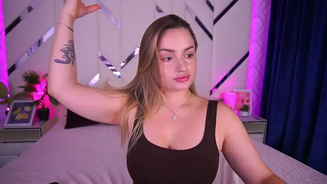 Snapshot of LindsieGreyy chatting on 10.17.25 LindsieGreyy online show from 10.17.25