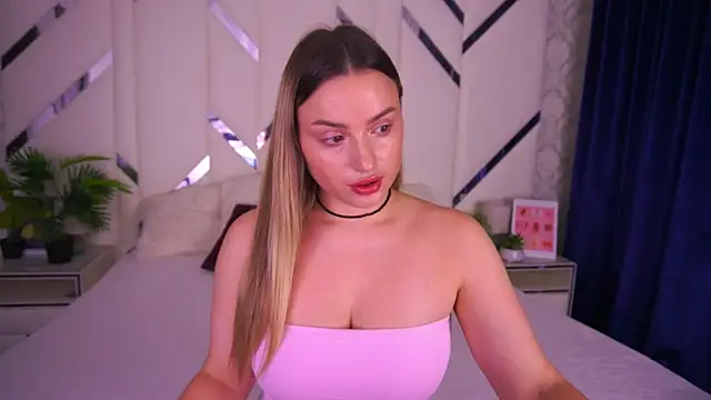 Snapshot of LindsieGreyy chatting on 11.08.25 LindsieGreyy online show from 11.08.25