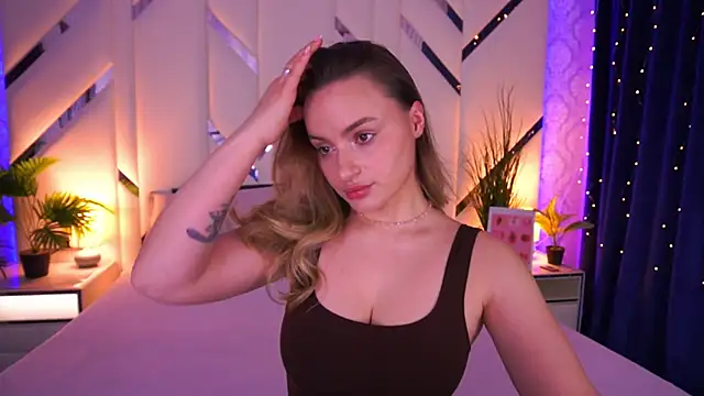 Snapshot of LindsieGreyy chatting on 02.27.26 LindsieGreyy online show from 02.27.26