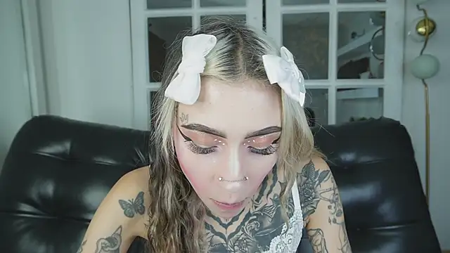 Snapshot of miss___angel chatting on 02.17.26 miss angel online show from 02.17.26