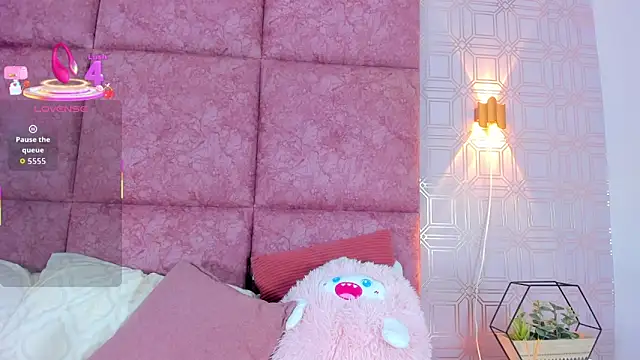 Snapshot of LilyRoxi chatting on 10.11.25 LilyRoxi online show from 10.11.25