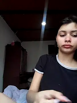 Snapshot of CHLOE_ISABELL chatting on 10.12.25 CHLOE ISABELL online show from 10.12.25