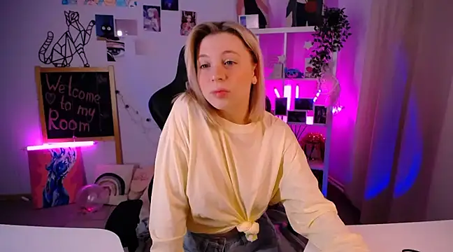 EllySunlover online show from 02.12.25