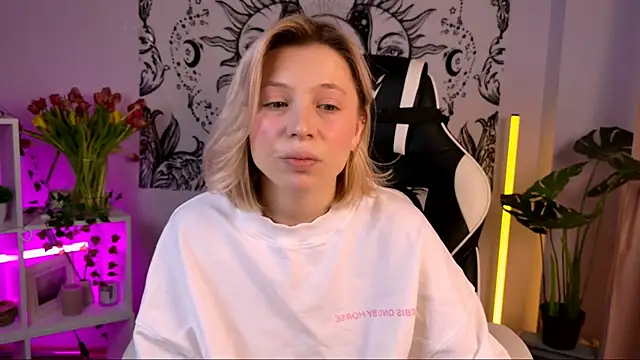 EllySunlover online show from 03.13.25