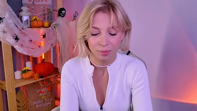 EllySunlover online show from 10.24.25