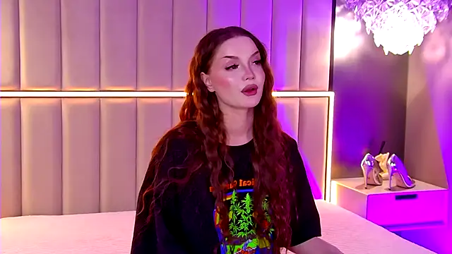 Snapshot of AlexaBright chatting on 10.24.25 AlexaBright online show from 10.24.25