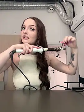 Snapshot of AlexaBright chatting on 10.29.25 AlexaBright online show from 10.29.25