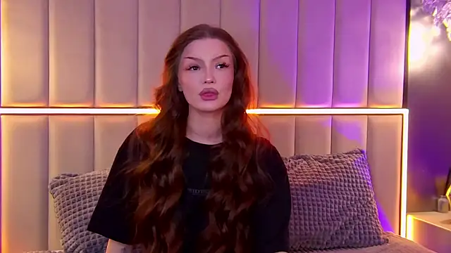 Snapshot of AlexaBright chatting on 11.17.25 AlexaBright online show from 11.17.25