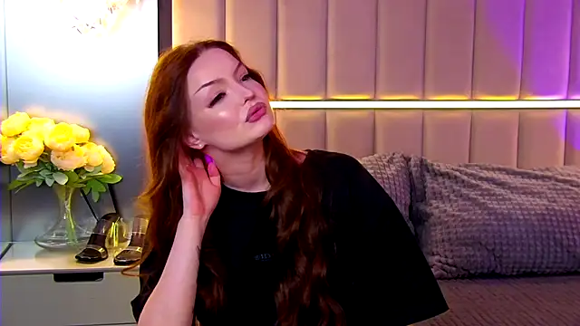 Snapshot of AlexaBright chatting on 11.25.25 AlexaBright online show from 11.25.25