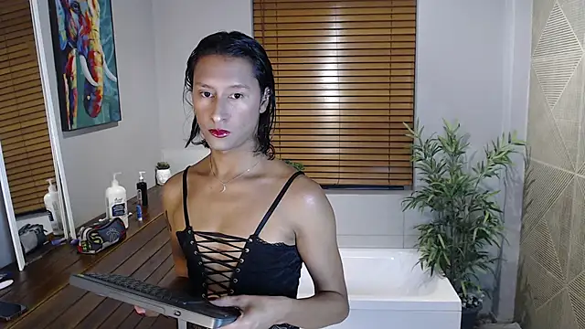 Snapshot of Georgina_Palacios_ chatting on 11.23.25 Georgina Palacios online show from 11.23.25