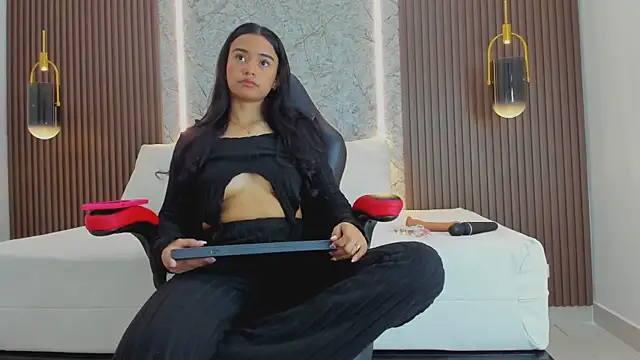 Snapshot of selena_foox chatting on 03.21.25 selena foox online show from 03.21.25