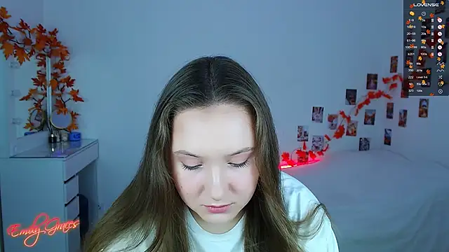 Snapshot of EmilyxxGraces chatting on 09.29.25 EmilyxxGraces online show from 09.29.25