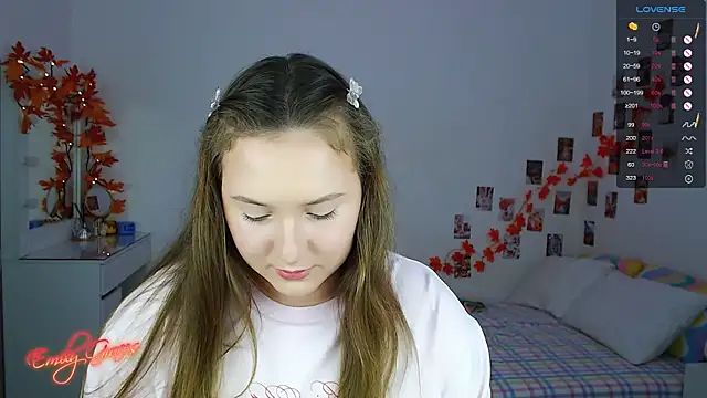 Snapshot of EmilyxxGraces chatting on 11.17.25 EmilyxxGraces online show from 11.17.25