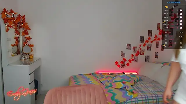 Snapshot of EmilyxxGraces chatting on 11.19.25 EmilyxxGraces online show from 11.19.25