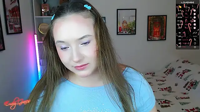 Snapshot of EmilyxxGraces chatting on 12.19.25 EmilyxxGraces online show from 12.19.25