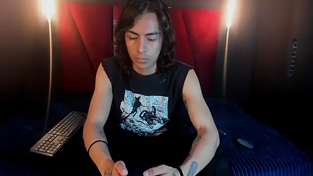 ParanoidTemptaion  online show from 02.20.25