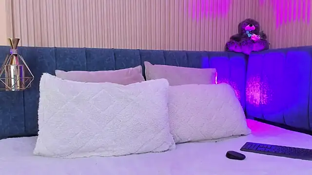 Snapshot of elizabeth_20 chatting on 03.14.25 elizabeth 20 online show from 03.14.25