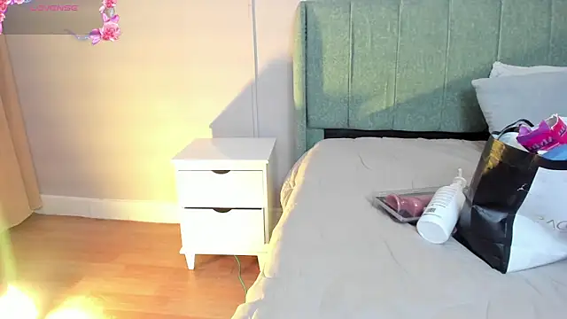 Snapshot of elizabeth_20 chatting on 11.04.25 elizabeth 20 online show from 11.04.25