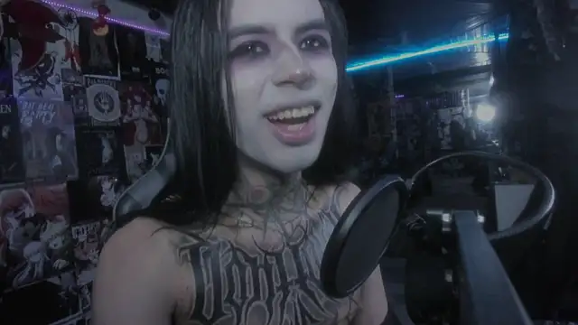 Snapshot of rotten_dreams chatting on 03.08.25 rotten dreams online show from 03.08.25