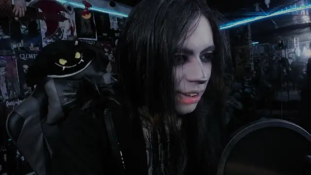 Snapshot of rotten_dreams chatting on 10.07.25 rotten dreams online show from 10.07.25