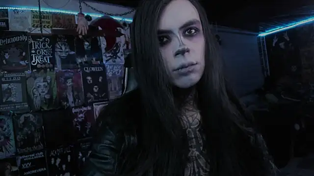 Snapshot of rotten_dreams chatting on 11.05.25 rotten dreams online show from 11.05.25