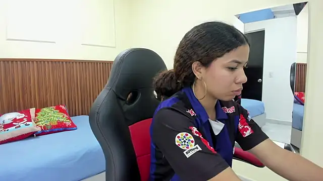 MELINAMARTINS online show from 12.16.25