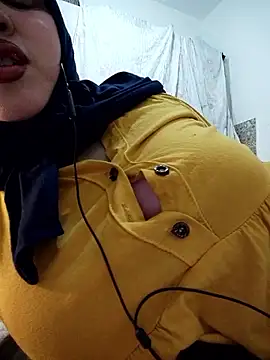 Snapshot of Malak-26 chatting on 02.25.26 Malak-26 online show from 02.25.26