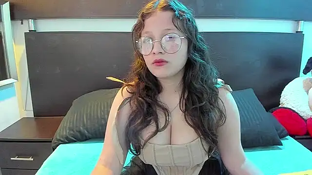 Snapshot of Marii_18 chatting on 03.09.25 Marii 18 online show from 03.09.25