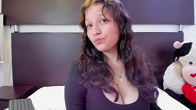 Snapshot of Marii_18 chatting on 03.14.25 Marii 18 online show from 03.14.25