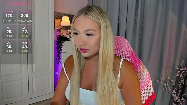 Snapshot of _Loneve__ chatting on 09.12.25 Loneve online show from 09.12.25