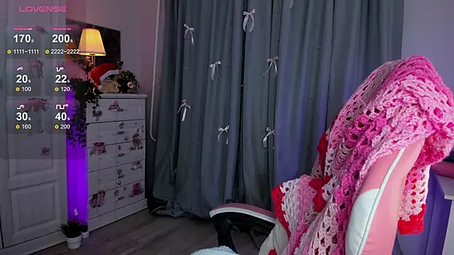 Snapshot of _Loneve__ chatting on 02.05.26 Loneve online show from 02.05.26