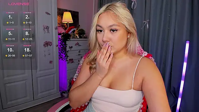 Snapshot of _Loneve__ chatting on 02.12.26 Loneve online show from 02.12.26