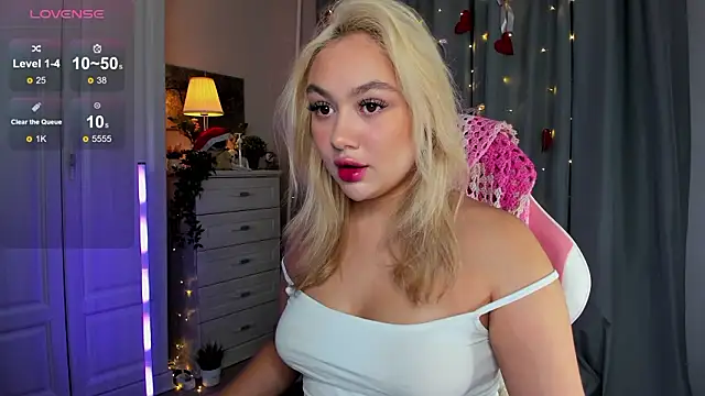 Snapshot of _Loneve__ chatting on 02.19.26 Loneve online show from 02.19.26