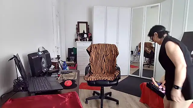 Chanel Noire online show from 03.30.26