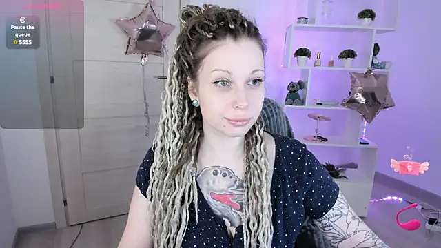 Snapshot of HoneySallyMoore chatting on 12.06.24 HoneySallyMoore online show from 12.06.24