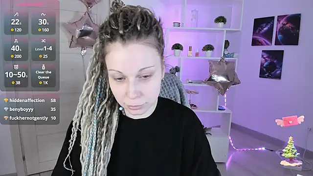 Snapshot of HoneySallyMoore chatting on 12.08.24 HoneySallyMoore online show from 12.08.24