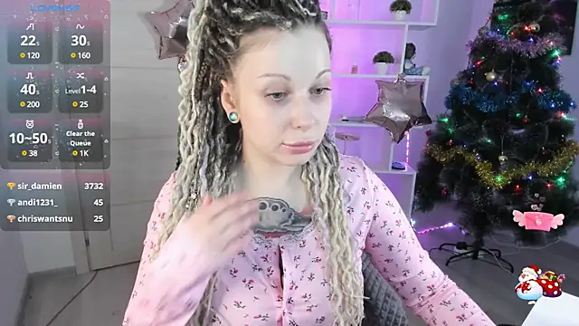 Snapshot of HoneySallyMoore chatting on 12.23.24 HoneySallyMoore online show from 12.23.24